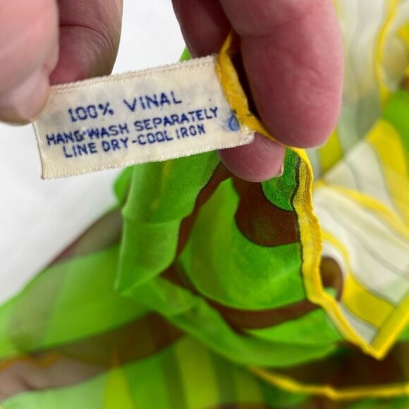 Vintage  made in Japan hand rolled crepe scarf - Picture 8 of 9